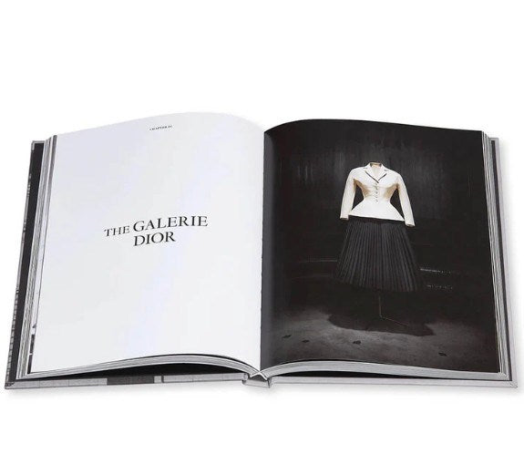 CHRISTIAN DIOR: COUTURIER DU RÊVE
