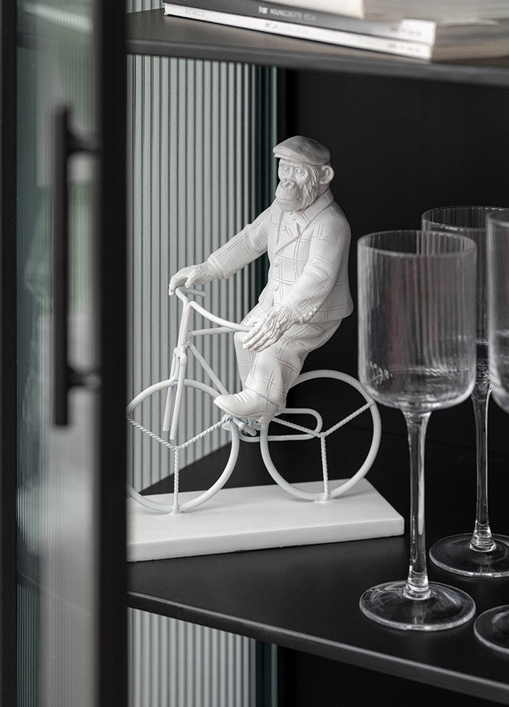 BİSİKLET ÜZERİNDE BEYAZ MAYMUN OBJE