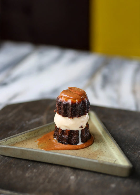 HİÇ ÜÇGEN TABAK / KUMSAL