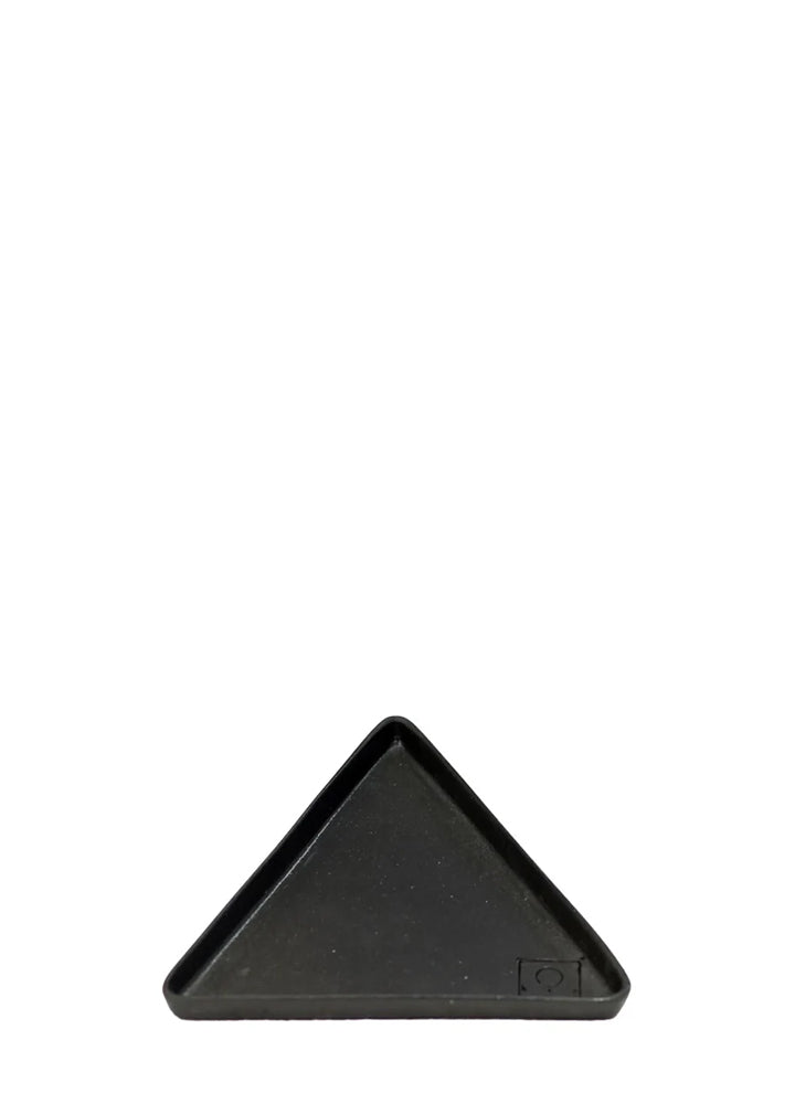 HİÇ ÜÇGEN SERVİS TABAĞI KARA / 18 CM